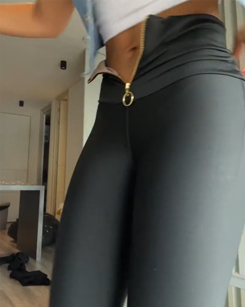 Slim-Fit Black Jeans with Butt Lift Design