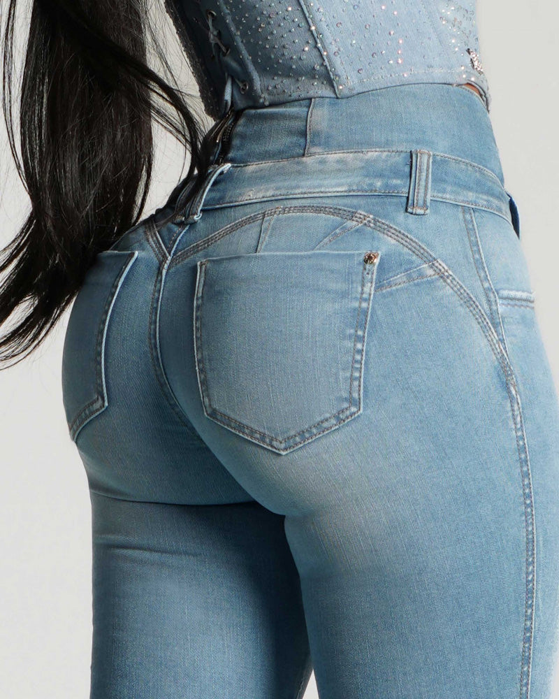 High-Waisted Skinny Jeans with Butt-Lifting Design